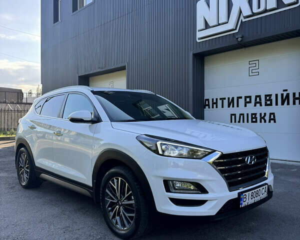 Белый Хендай Туксон, объемом двигателя 2 л и пробегом 54 тыс. км за 24300 $, фото 3 на Automoto.ua