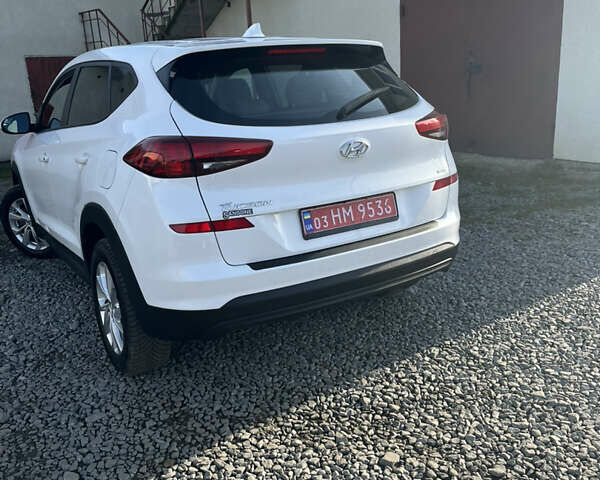 Белый Хендай Туксон, объемом двигателя 2 л и пробегом 148 тыс. км за 17850 $, фото 1 на Automoto.ua