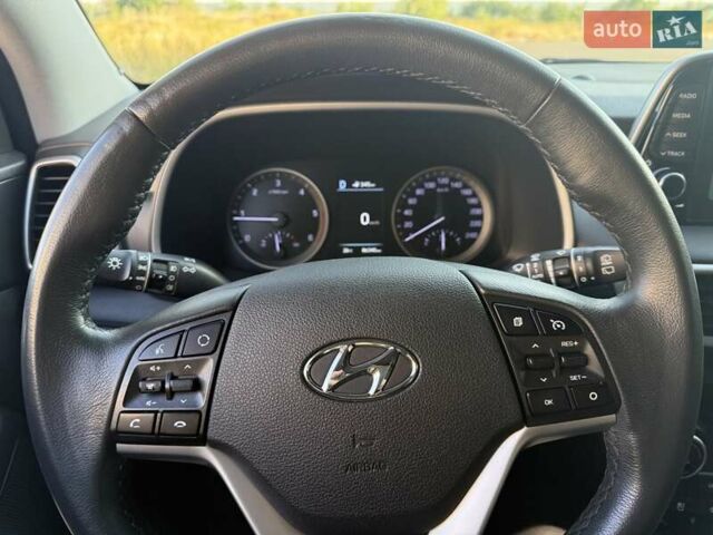 Білий Хендай Туксон, об'ємом двигуна 2 л та пробігом 86 тис. км за 28000 $, фото 32 на Automoto.ua