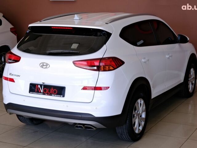 Белый Хендай Туксон, объемом двигателя 2 л и пробегом 134 тыс. км за 23500 $, фото 4 на Automoto.ua