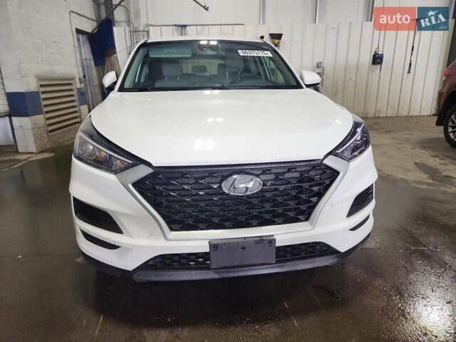 Белый Хендай Туксон, объемом двигателя 2 л и пробегом 85 тыс. км за 4300 $, фото 4 на Automoto.ua
