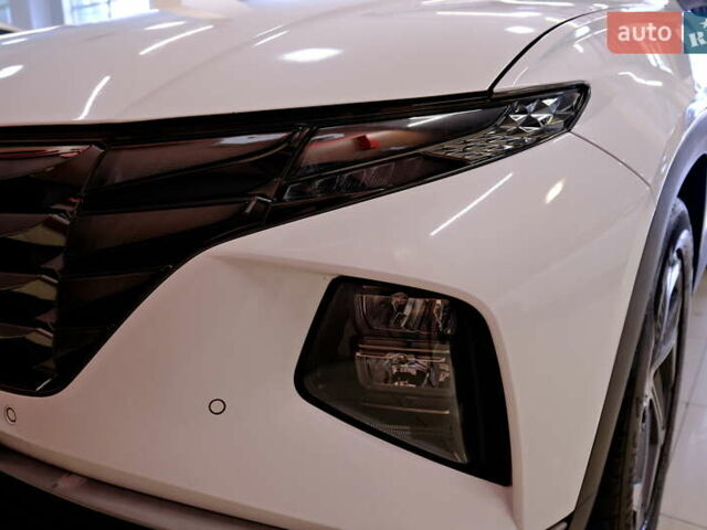 Белый Хендай Туксон, объемом двигателя 2 л и пробегом 160 тыс. км за 29900 $, фото 62 на Automoto.ua