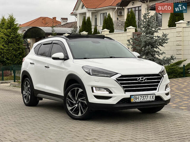 Белый Хендай Туксон, объемом двигателя 2 л и пробегом 50 тыс. км за 23800 $, фото 1 на Automoto.ua