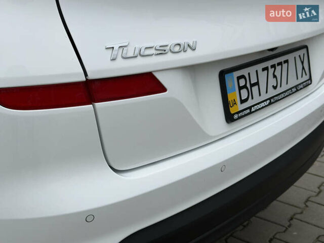 Белый Хендай Туксон, объемом двигателя 2 л и пробегом 50 тыс. км за 23800 $, фото 47 на Automoto.ua