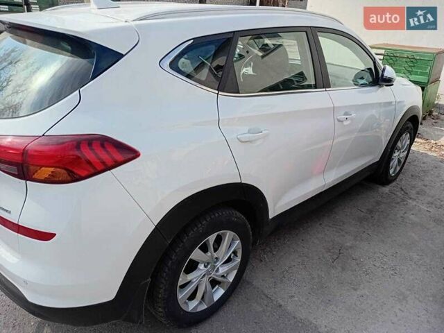 Білий Хендай Туксон, об'ємом двигуна 2 л та пробігом 95 тис. км за 17000 $, фото 1 на Automoto.ua