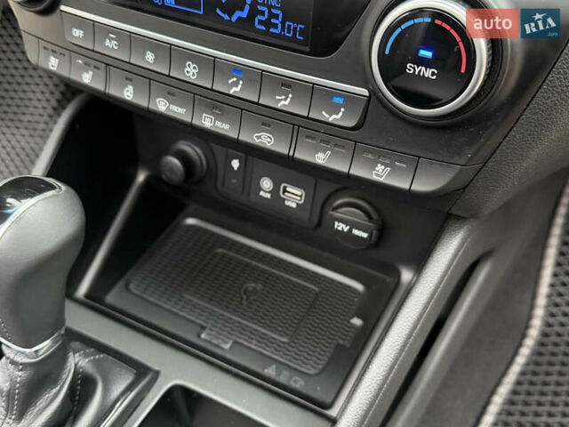 Белый Хендай Туксон, объемом двигателя 2 л и пробегом 50 тыс. км за 23800 $, фото 66 на Automoto.ua