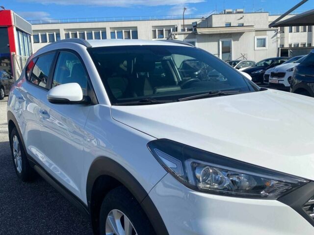 Белый Хендай Туксон, объемом двигателя 1.6 л и пробегом 77 тыс. км за 15700 $, фото 5 на Automoto.ua