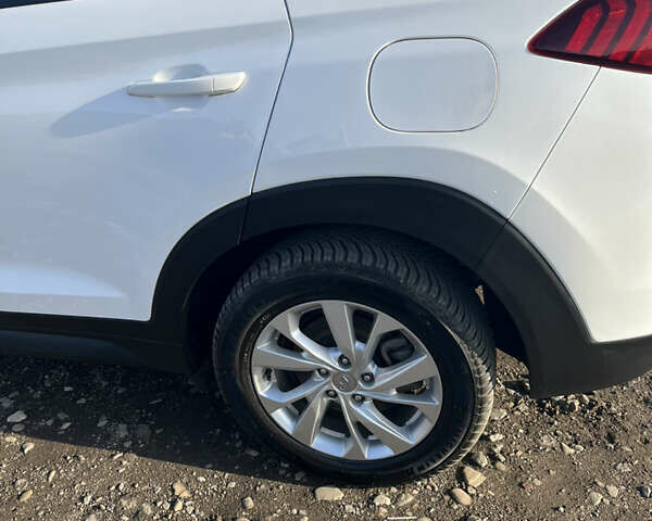 Белый Хендай Туксон, объемом двигателя 2 л и пробегом 148 тыс. км за 17850 $, фото 11 на Automoto.ua