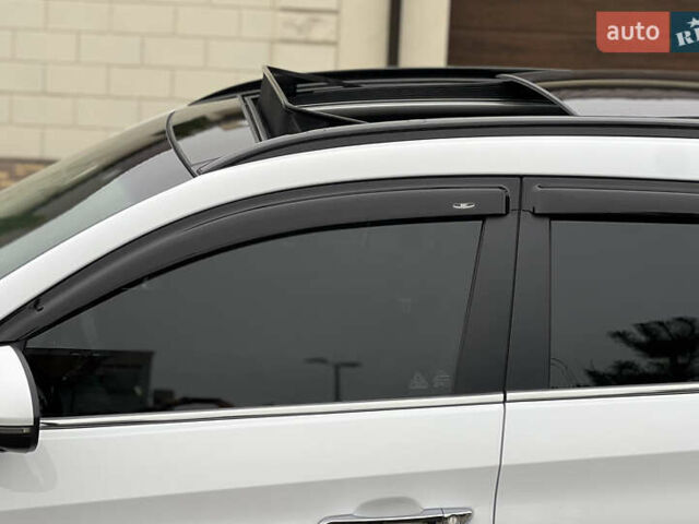 Белый Хендай Туксон, объемом двигателя 2 л и пробегом 50 тыс. км за 23800 $, фото 40 на Automoto.ua