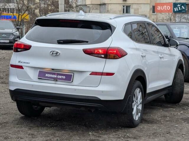 Белый Хендай Туксон, объемом двигателя 2 л и пробегом 145 тыс. км за 21300 $, фото 18 на Automoto.ua