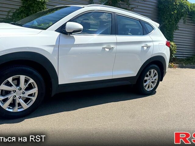 Белый Хендай Туксон, объемом двигателя 2 л и пробегом 50 тыс. км за 21900 $, фото 8 на Automoto.ua