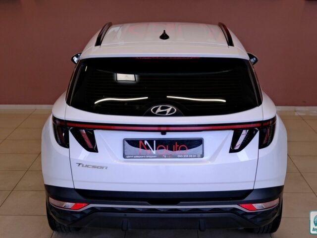 Белый Хендай Туксон, объемом двигателя 2 л и пробегом 160 тыс. км за 29900 $, фото 5 на Automoto.ua