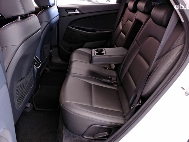 Белый Хендай Туксон, объемом двигателя 2 л и пробегом 134 тыс. км за 23500 $, фото 7 на Automoto.ua