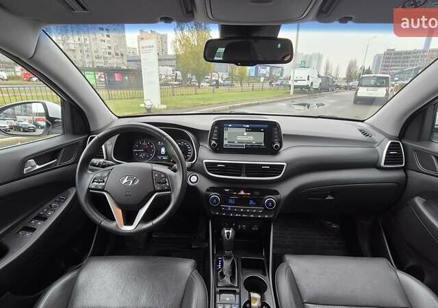 Белый Хендай Туксон, объемом двигателя 2 л и пробегом 42 тыс. км за 23900 $, фото 6 на Automoto.ua