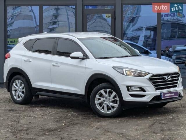 Белый Хендай Туксон, объемом двигателя 2 л и пробегом 145 тыс. км за 21300 $, фото 14 на Automoto.ua