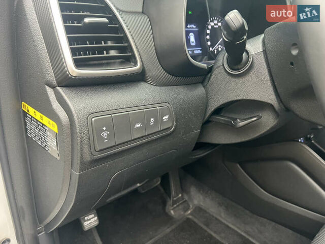 Білий Хендай Туксон, об'ємом двигуна 2 л та пробігом 136 тис. км за 22900 $, фото 13 на Automoto.ua