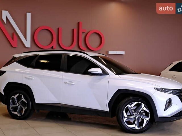 Белый Хендай Туксон, объемом двигателя 2 л и пробегом 160 тыс. км за 29900 $, фото 12 на Automoto.ua