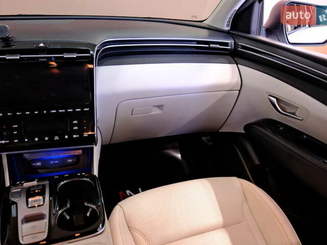 Белый Хендай Туксон, объемом двигателя 2 л и пробегом 160 тыс. км за 29900 $, фото 56 на Automoto.ua