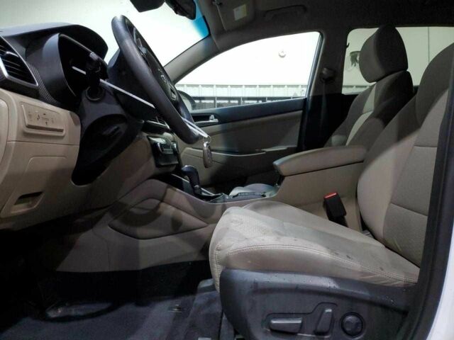 Білий Хендай Туксон, об'ємом двигуна 2 л та пробігом 100 тис. км за 6900 $, фото 6 на Automoto.ua