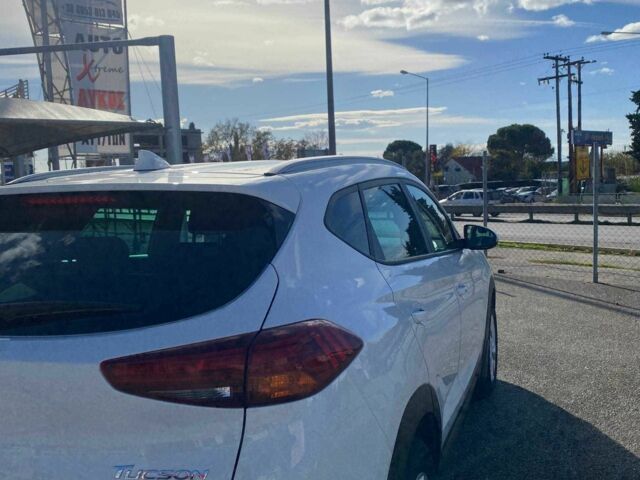 Белый Хендай Туксон, объемом двигателя 1.6 л и пробегом 77 тыс. км за 15700 $, фото 9 на Automoto.ua