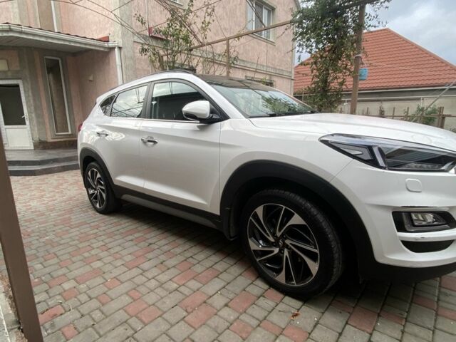 Білий Хендай Туксон, об'ємом двигуна 2 л та пробігом 50 тис. км за 21999 $, фото 2 на Automoto.ua