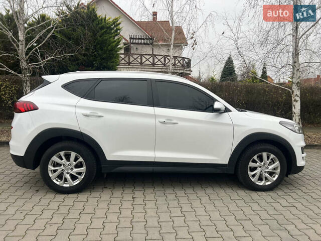 Білий Хендай Туксон, об'ємом двигуна 2 л та пробігом 136 тис. км за 22900 $, фото 4 на Automoto.ua