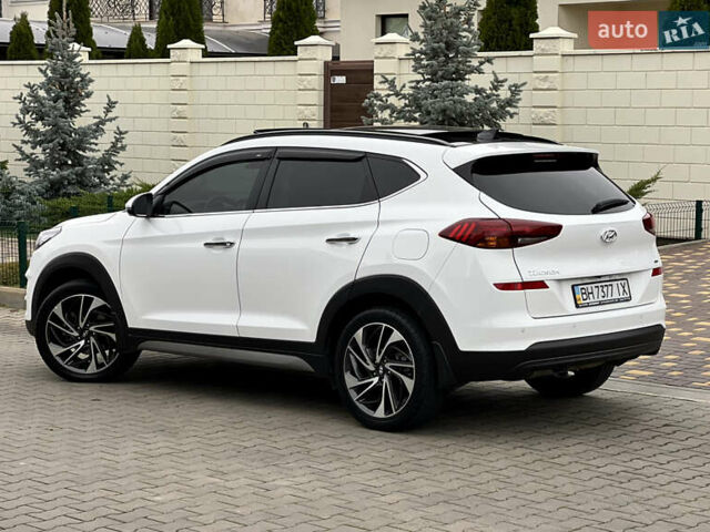 Белый Хендай Туксон, объемом двигателя 2 л и пробегом 50 тыс. км за 23800 $, фото 21 на Automoto.ua