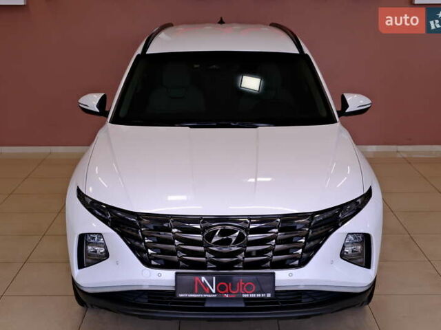 Белый Хендай Туксон, объемом двигателя 2 л и пробегом 160 тыс. км за 29900 $, фото 1 на Automoto.ua