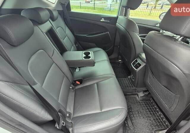 Белый Хендай Туксон, объемом двигателя 2 л и пробегом 42 тыс. км за 23900 $, фото 9 на Automoto.ua