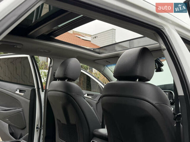 Белый Хендай Туксон, объемом двигателя 2 л и пробегом 50 тыс. км за 23800 $, фото 75 на Automoto.ua