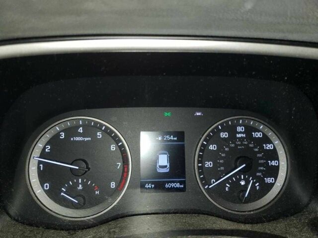 Білий Хендай Туксон, об'ємом двигуна 2 л та пробігом 100 тис. км за 6900 $, фото 8 на Automoto.ua