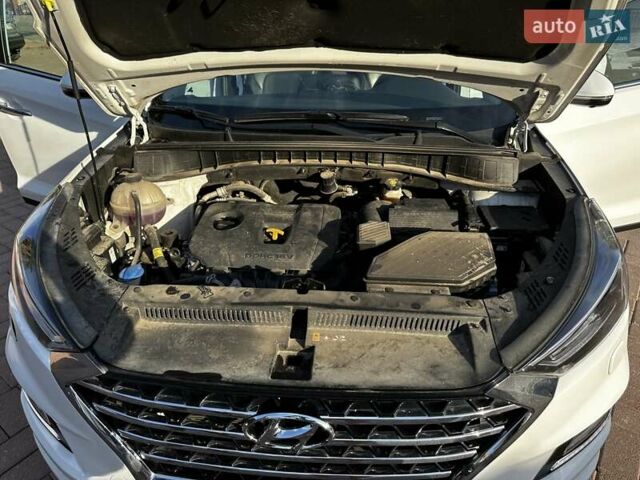 Белый Хендай Туксон, объемом двигателя 2 л и пробегом 50 тыс. км за 22500 $, фото 23 на Automoto.ua