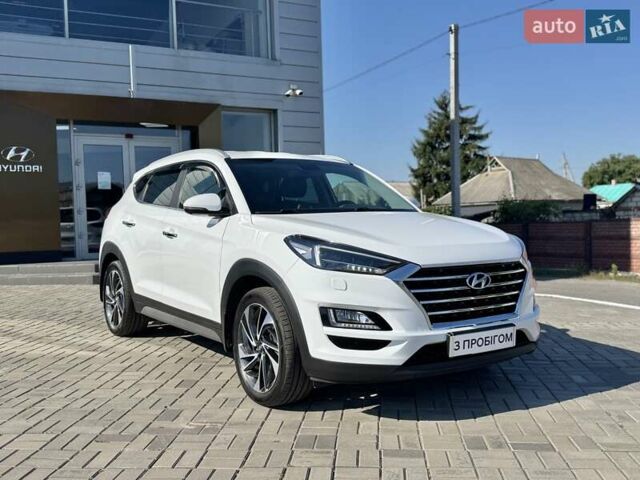 Белый Хендай Туксон, объемом двигателя 2 л и пробегом 109 тыс. км за 23500 $, фото 2 на Automoto.ua