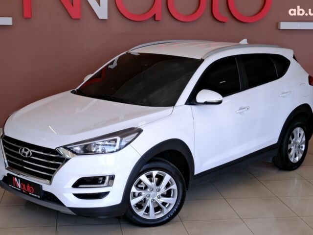 Белый Хендай Туксон, объемом двигателя 2 л и пробегом 134 тыс. км за 23500 $, фото 1 на Automoto.ua