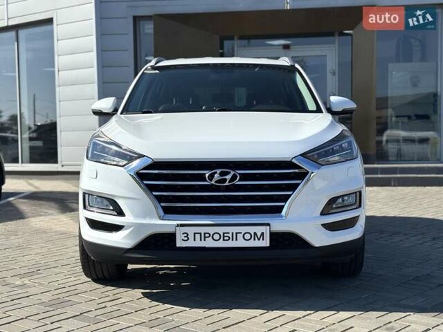 Белый Хендай Туксон, объемом двигателя 2 л и пробегом 109 тыс. км за 23500 $, фото 1 на Automoto.ua