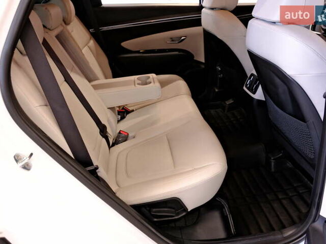 Белый Хендай Туксон, объемом двигателя 2 л и пробегом 160 тыс. км за 29900 $, фото 47 на Automoto.ua