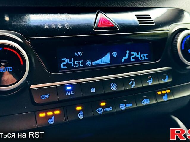 Хендай Туксон 2020 в Киеве на Automoto.ua Белый Хендай Туксон, объемом двигателя 2 л и пробегом 42 тыс. км за 22500 $, фото 1 на Automoto.ua