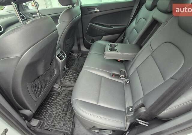 Белый Хендай Туксон, объемом двигателя 2 л и пробегом 42 тыс. км за 23900 $, фото 10 на Automoto.ua