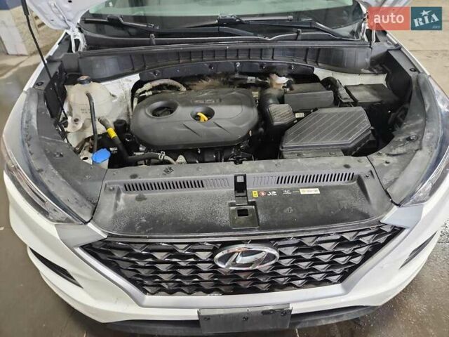 Белый Хендай Туксон, объемом двигателя 2 л и пробегом 85 тыс. км за 4300 $, фото 11 на Automoto.ua