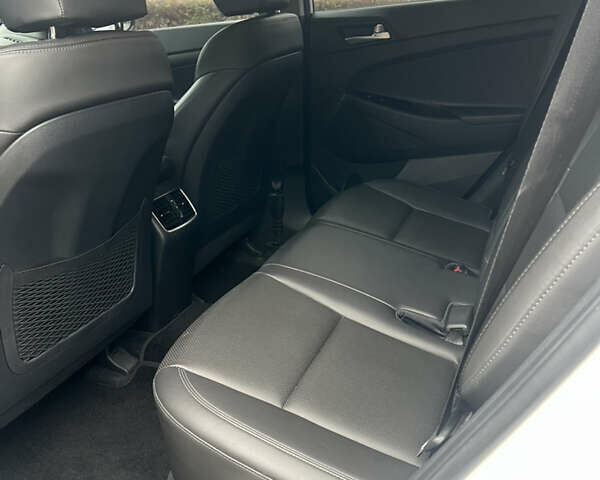 Білий Хендай Туксон, об'ємом двигуна 2 л та пробігом 136 тис. км за 22900 $, фото 11 на Automoto.ua