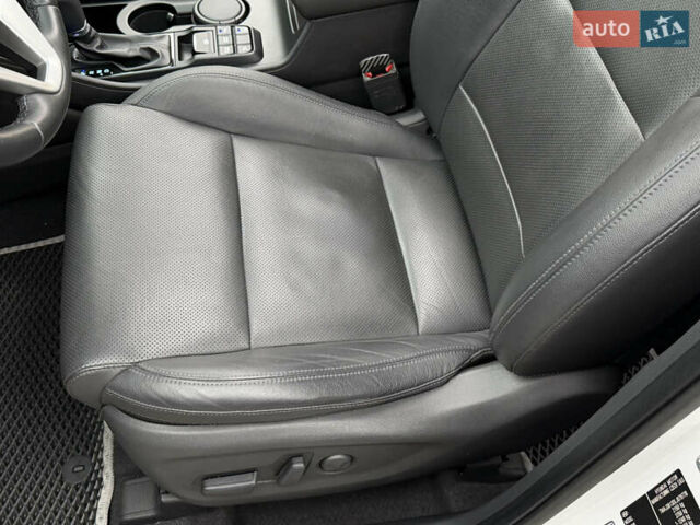 Белый Хендай Туксон, объемом двигателя 2 л и пробегом 50 тыс. км за 23800 $, фото 53 на Automoto.ua