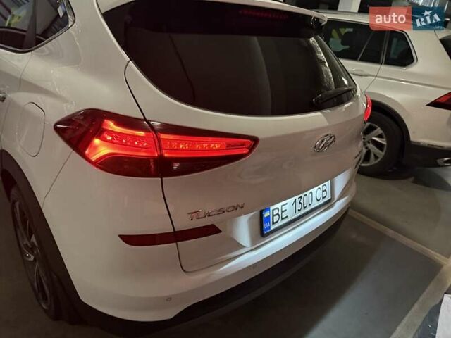 Білий Хендай Туксон, об'ємом двигуна 2 л та пробігом 86 тис. км за 28000 $, фото 40 на Automoto.ua