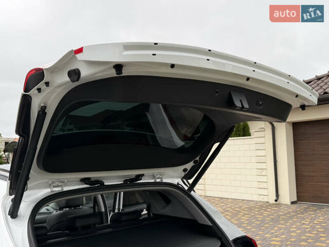 Белый Хендай Туксон, объемом двигателя 2 л и пробегом 50 тыс. км за 23800 $, фото 76 на Automoto.ua