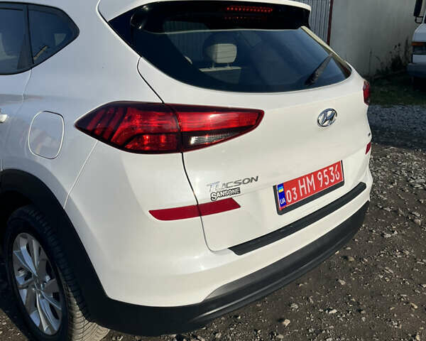 Белый Хендай Туксон, объемом двигателя 2 л и пробегом 148 тыс. км за 17850 $, фото 12 на Automoto.ua