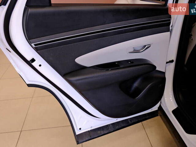 Белый Хендай Туксон, объемом двигателя 2 л и пробегом 160 тыс. км за 29900 $, фото 42 на Automoto.ua
