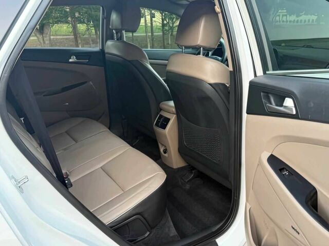 Белый Хендай Туксон, объемом двигателя 2.4 л и пробегом 48 тыс. км за 5900 $, фото 11 на Automoto.ua