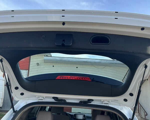 Белый Хендай Туксон, объемом двигателя 2 л и пробегом 148 тыс. км за 17850 $, фото 31 на Automoto.ua