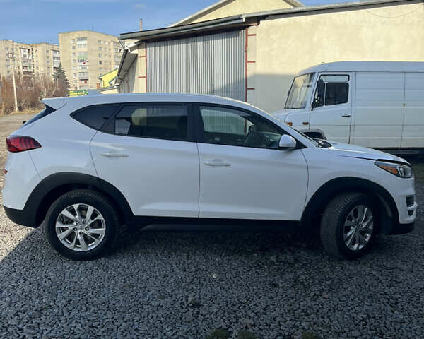 Белый Хендай Туксон, объемом двигателя 2 л и пробегом 148 тыс. км за 17850 $, фото 3 на Automoto.ua