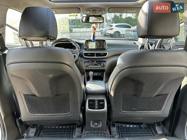 Белый Хендай Туксон, объемом двигателя 2 л и пробегом 50 тыс. км за 22500 $, фото 19 на Automoto.ua