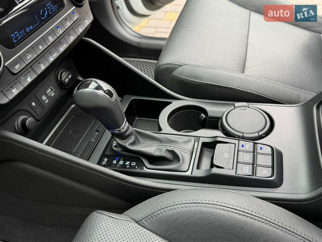 Белый Хендай Туксон, объемом двигателя 2 л и пробегом 50 тыс. км за 23800 $, фото 58 на Automoto.ua